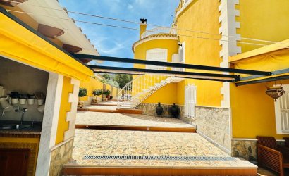 Herverkoop - Villa -
Orihuela - Urb. Montepinar