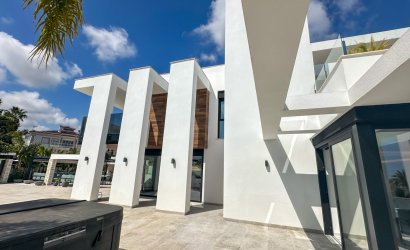 Revente - Villa -
Orihuela Costa - Costa Blanca