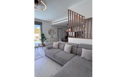 Resale - Villa -
Villamartin - Costa Blanca