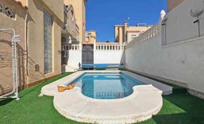 Herverkoop - Herenhuis -
Orihuela Costa - Villamartín