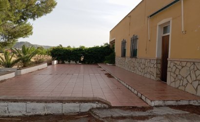 Reventa - Villa -
Yecla - Inland