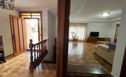 Herverkoop - Villa -
Orihuela Costa - Campoamor