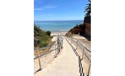 Herverkoop - Villa -
Orihuela Costa - Campoamor