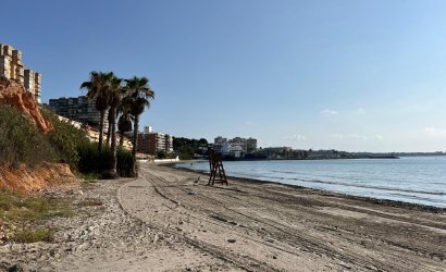 Herverkoop - Villa -
Orihuela Costa - Campoamor