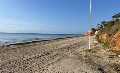 Herverkoop - Villa -
Orihuela Costa - Campoamor