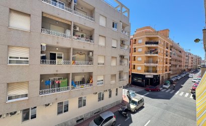 Herverkoop - Apartamento -
Torrevieja - Centro