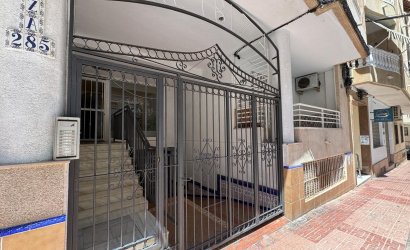 Herverkoop - Apartamento -
Torrevieja - Centro