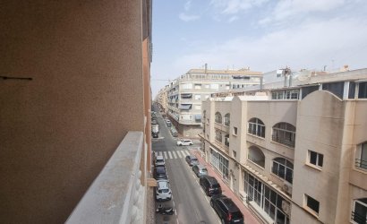 Herverkoop - Apartamento -
Torrevieja - Centro