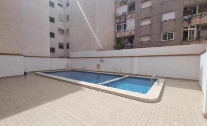 Herverkoop - Apartamento -
Torrevieja - Centro