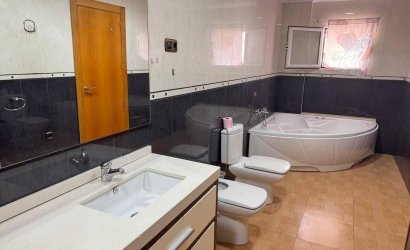 Revente - Apartamento -
Torrevieja - Centro