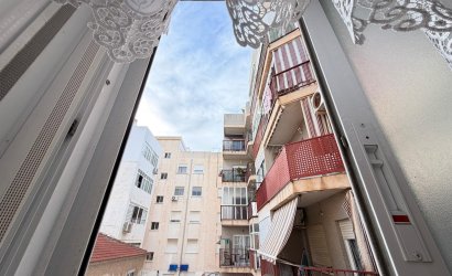 Herverkoop - Apartamento -
Torrevieja - Playa del Cura