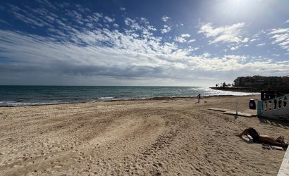 Herverkoop - Apartamento -
Torrevieja - Playa del Cura