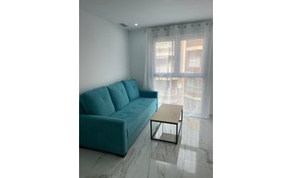 Herverkoop - Apartamento -
Torrevieja - Centro
