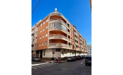 Herverkoop - Apartamento -
Torrevieja - Playa del Cura