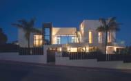 Resale - Villa -
Nueva Andalucía - Costa del Sol