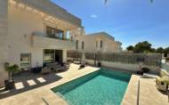 Herverkoop - Villa -
Orihuela Costa - Villamartín