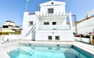 Revente - Villa -
Villamartin - Costa Blanca