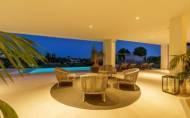 Resale - Villa -
Nueva Andalucía - Costa del Sol