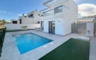 Herverkoop - Villa -
Los Alcazares - Roda