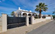 Herverkoop - Villa -
Torrevieja - La Siesta - El Salado - Torreta