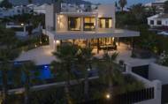 Resale - Villa -
Nueva Andalucía - Costa del Sol