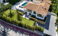 Resale - Villa -
Marbella - Nueva Andalucía