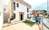 Resale - Villa -
Orihuela Costa - Villamartín