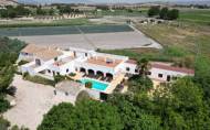 Revente - Villa -
Villena - Inland