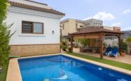 Herverkoop - Villa -
Los Montesinos - La Herrada