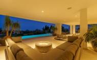 Resale - Villa -
Nueva Andalucía - Costa del Sol