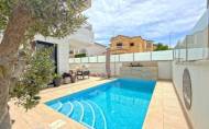Resale - Villa -
Orihuela Costa - Villamartín