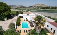 Revente - Villa -
Villena - Inland