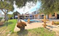 Resale - Villa -
Orihuela Costa - Villamartín