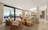 Resale - Villa -
Nueva Andalucía - Costa del Sol