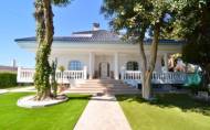 Resale - Villa -
Torrevieja - Torreta