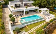 Resale - Villa -
Nueva Andalucía - Costa del Sol