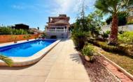 Herverkoop - Villa -
Orihuela - Inland