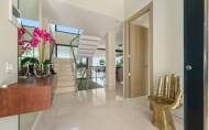 Resale - Villa -
Nueva Andalucía - Costa del Sol